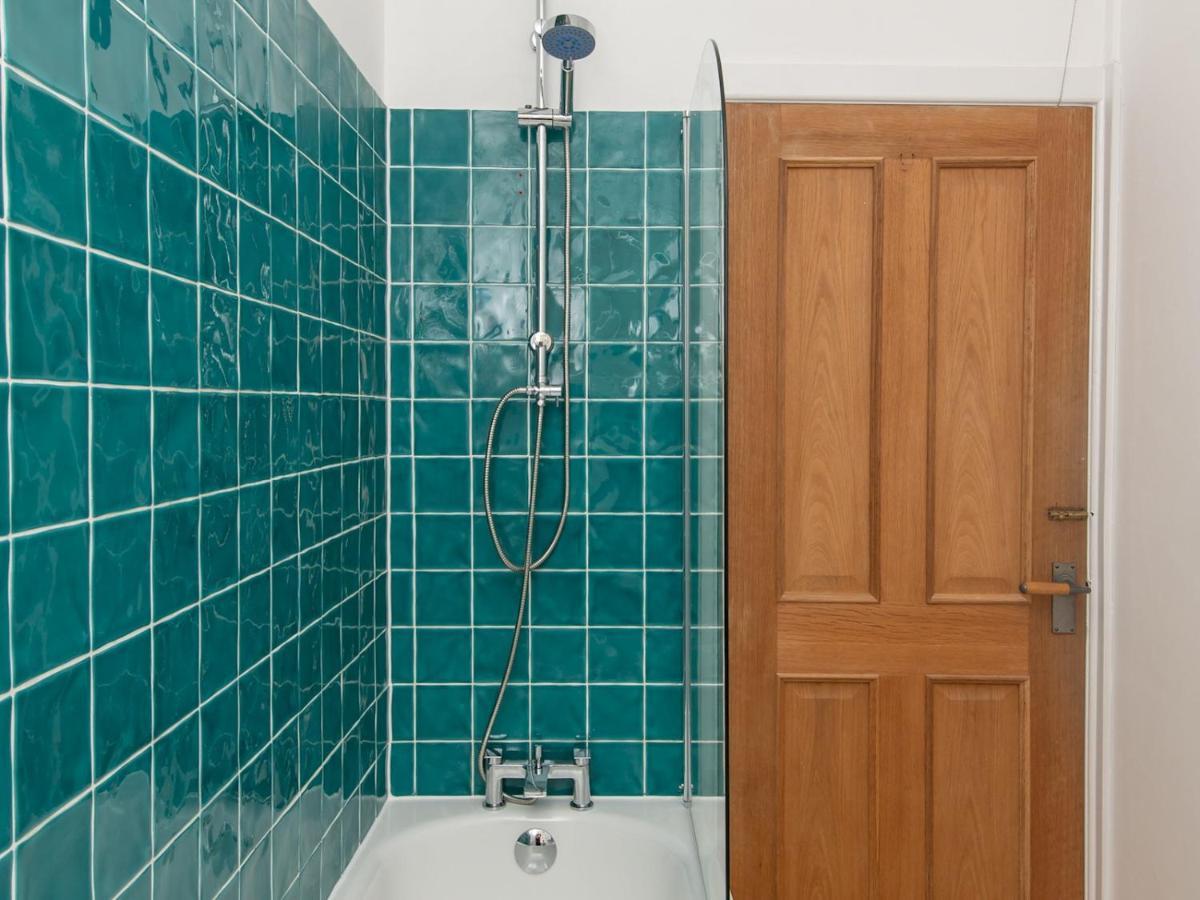 Pass The Keys Stylish 2 Bed Central Bath Apartment With Parking Exterior foto
